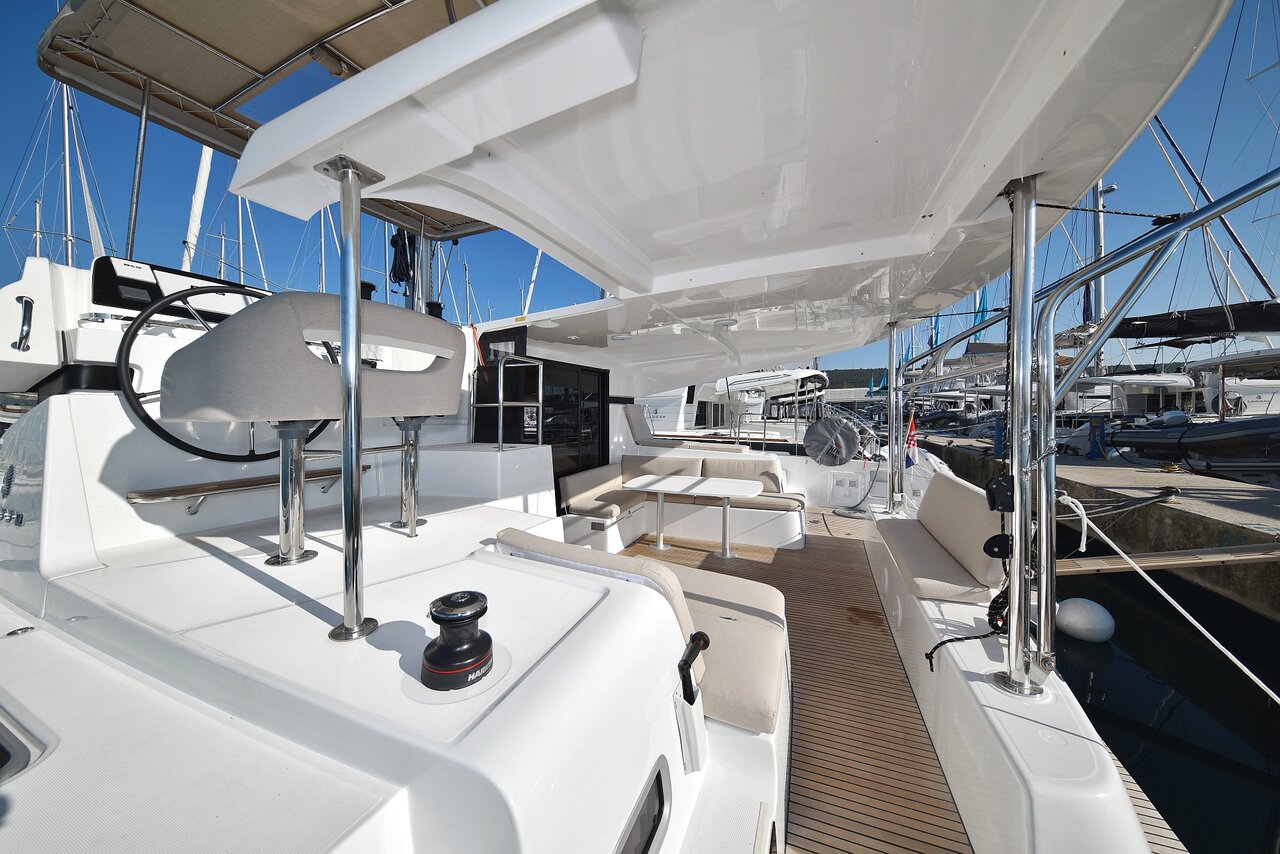 Lagoon 42 - 4 + 2 cab. — photo 9
