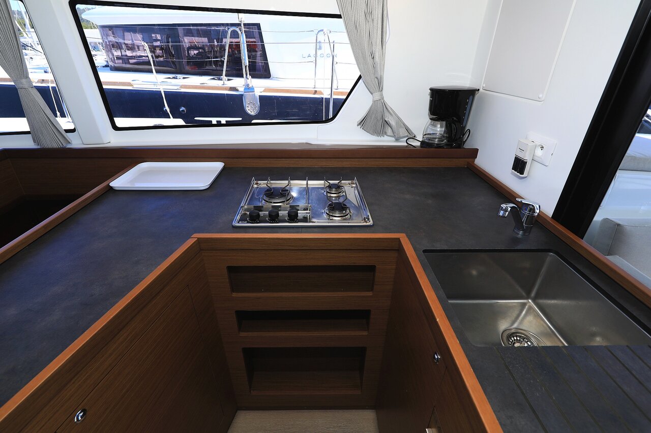 Lagoon 42 - 4 + 2 cab. — photo 17