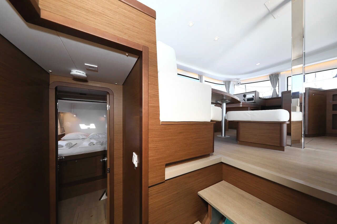 Lagoon 42 - 4 + 2 cab. — photo 19