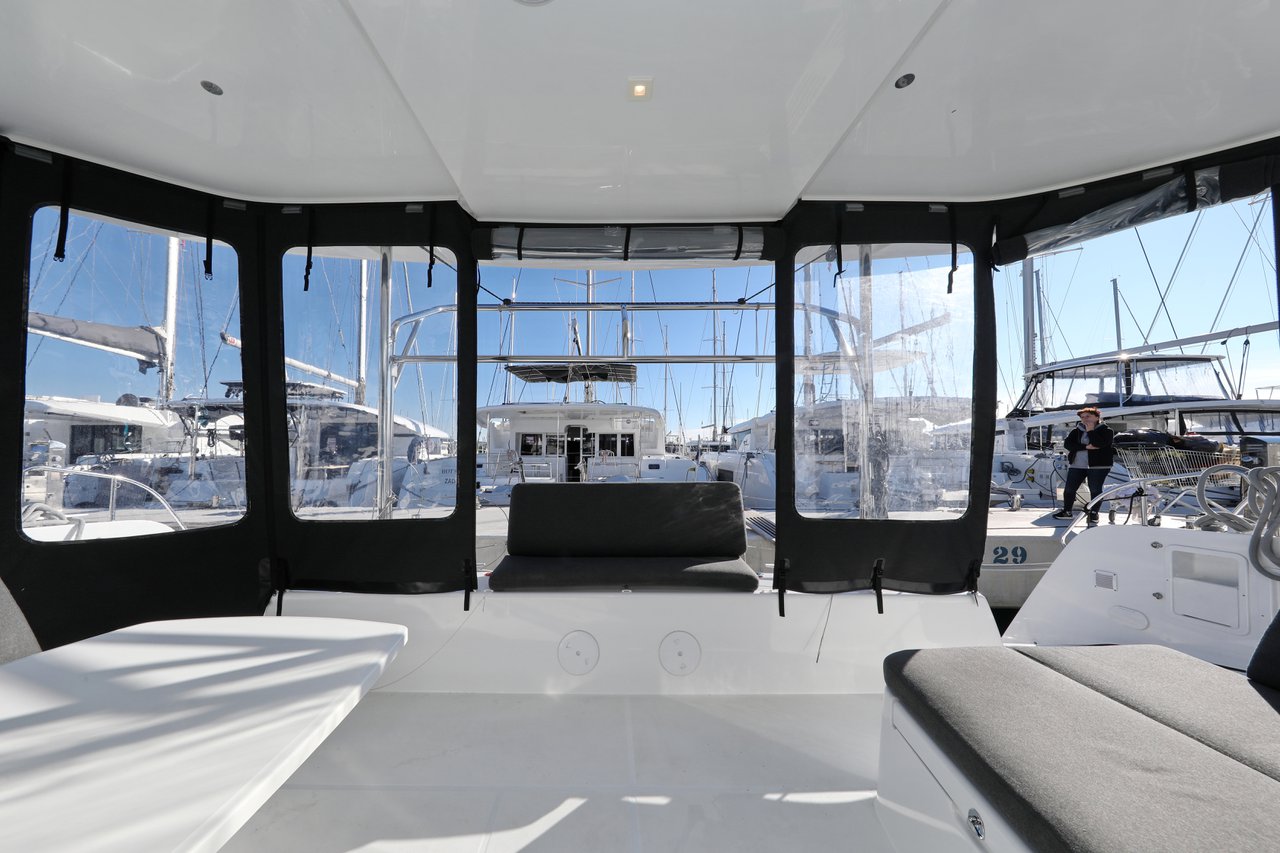 Lagoon 42 - 4 + 2 cab. — photo 11