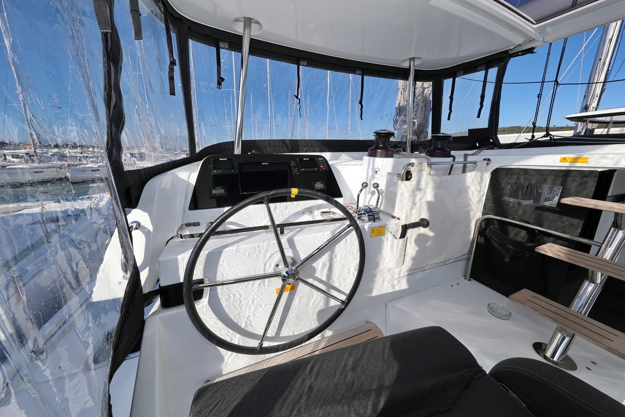 Lagoon 42 - 4 + 2 cab. — photo 17