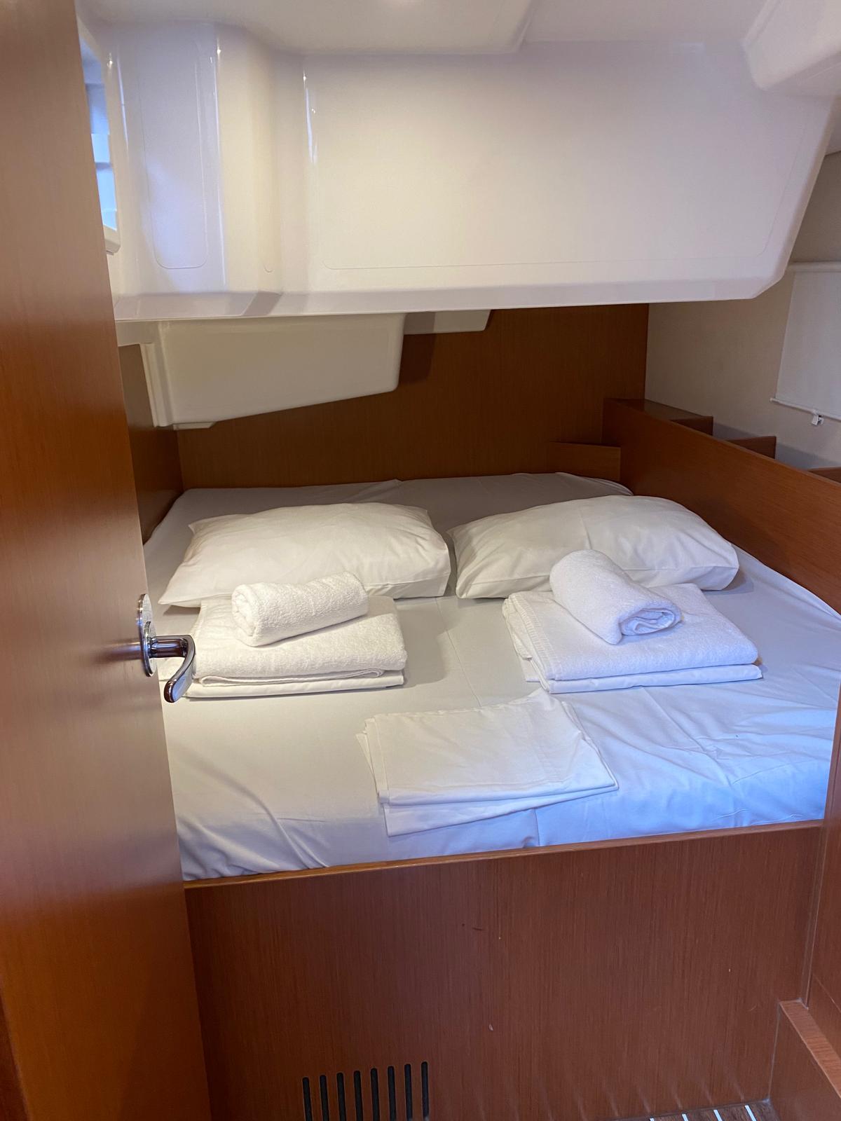 Bavaria C38 — photo 7