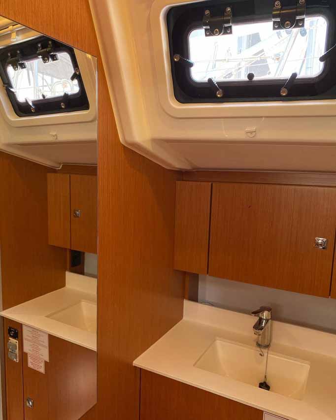 Bavaria C38 — photo 9