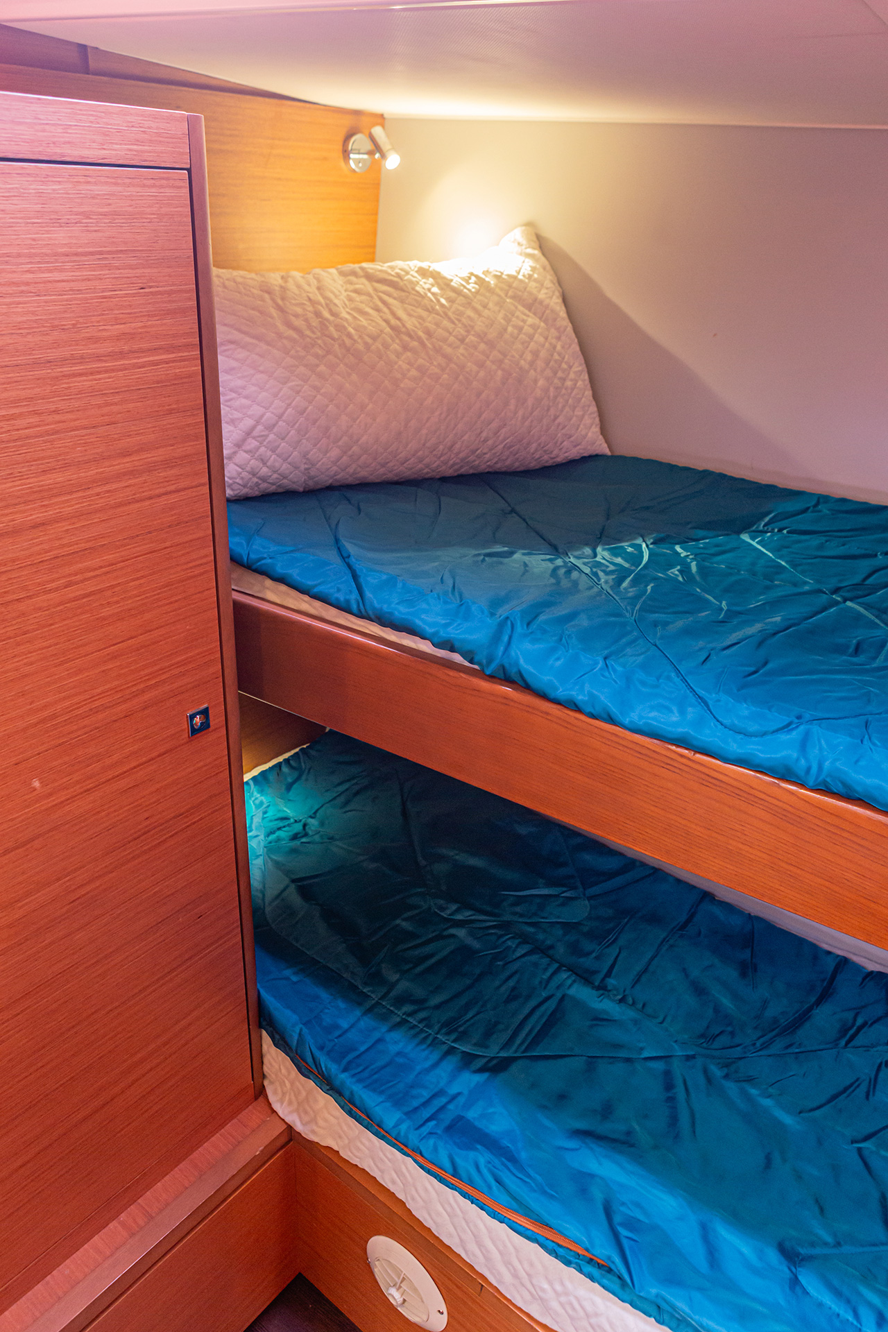 Dufour 530 - 5 + 1 cab. — photo 9