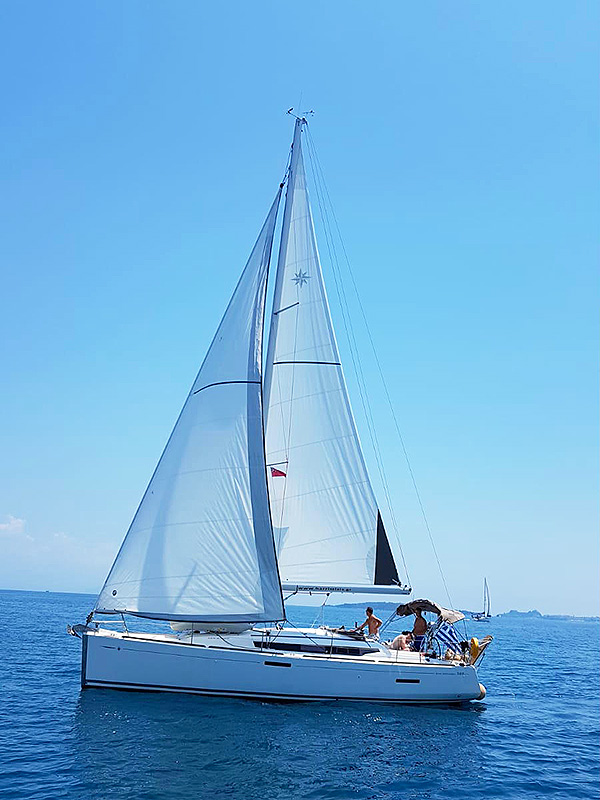 Sun Odyssey 389 — photo 4