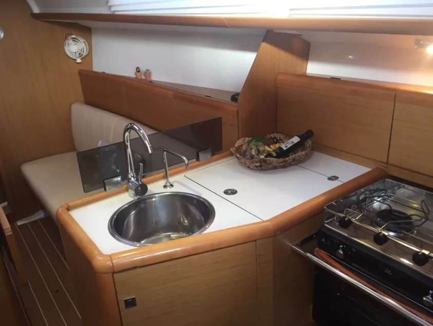 Sun Odyssey 33i - 2 cab. — photo 6