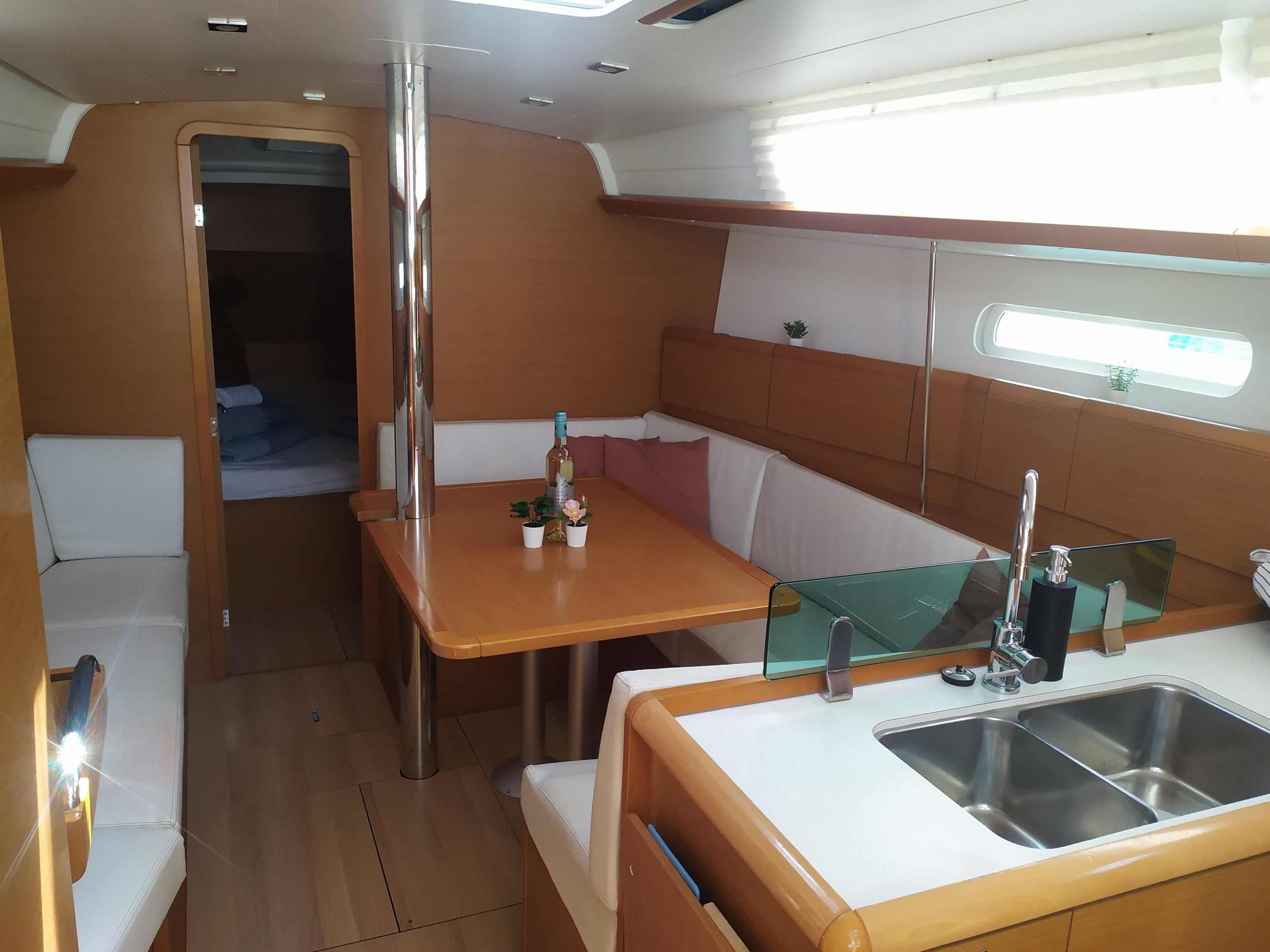 Sun Odyssey 389 — photo 4