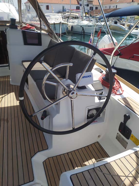 Sun Odyssey 389 — photo 7