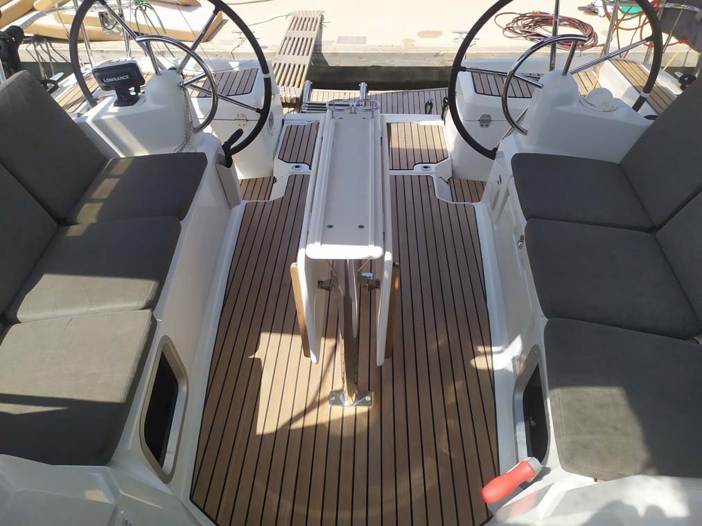 Sun Odyssey 389 — photo 8