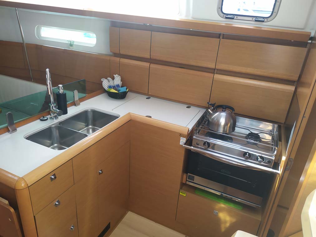 Sun Odyssey 389 — photo 11