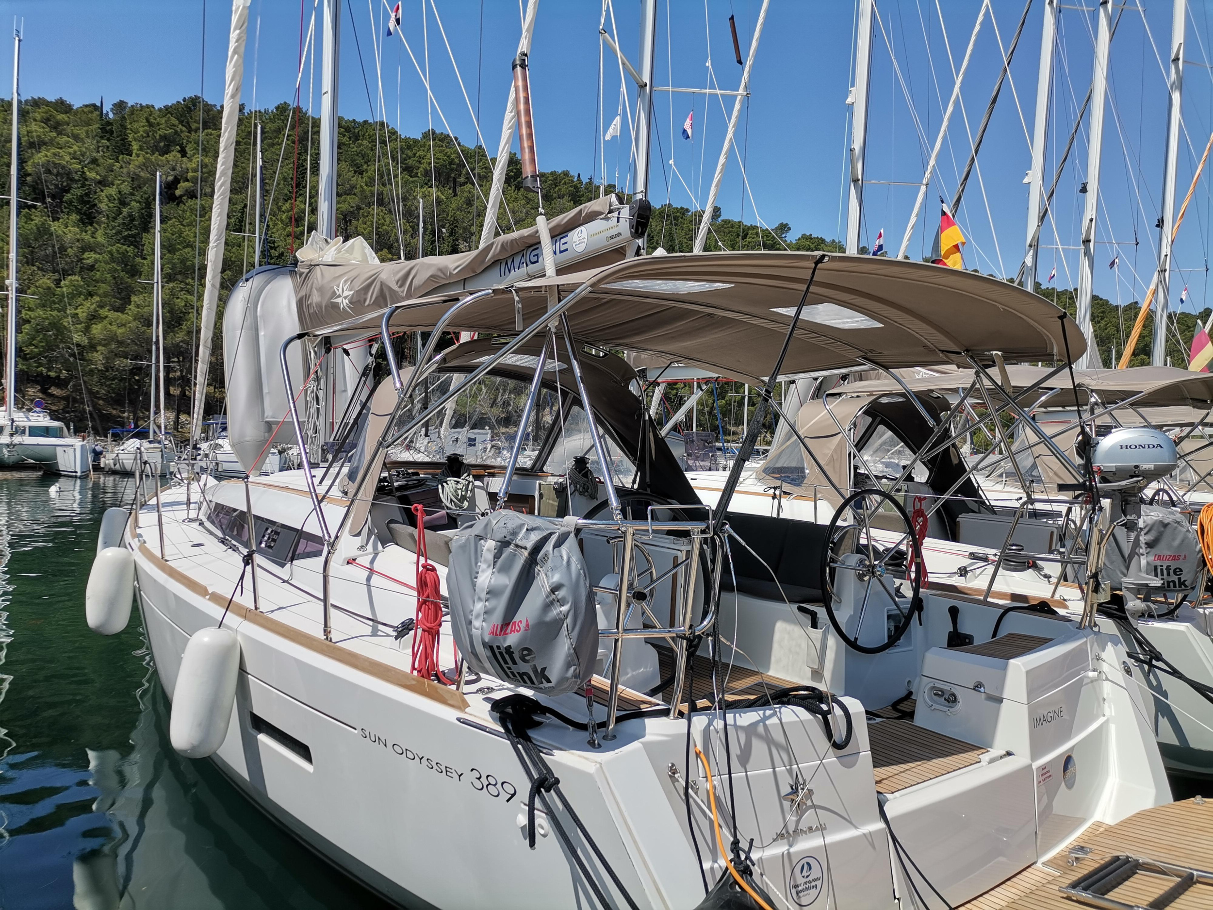 Sun Odyssey 389 — photo 4