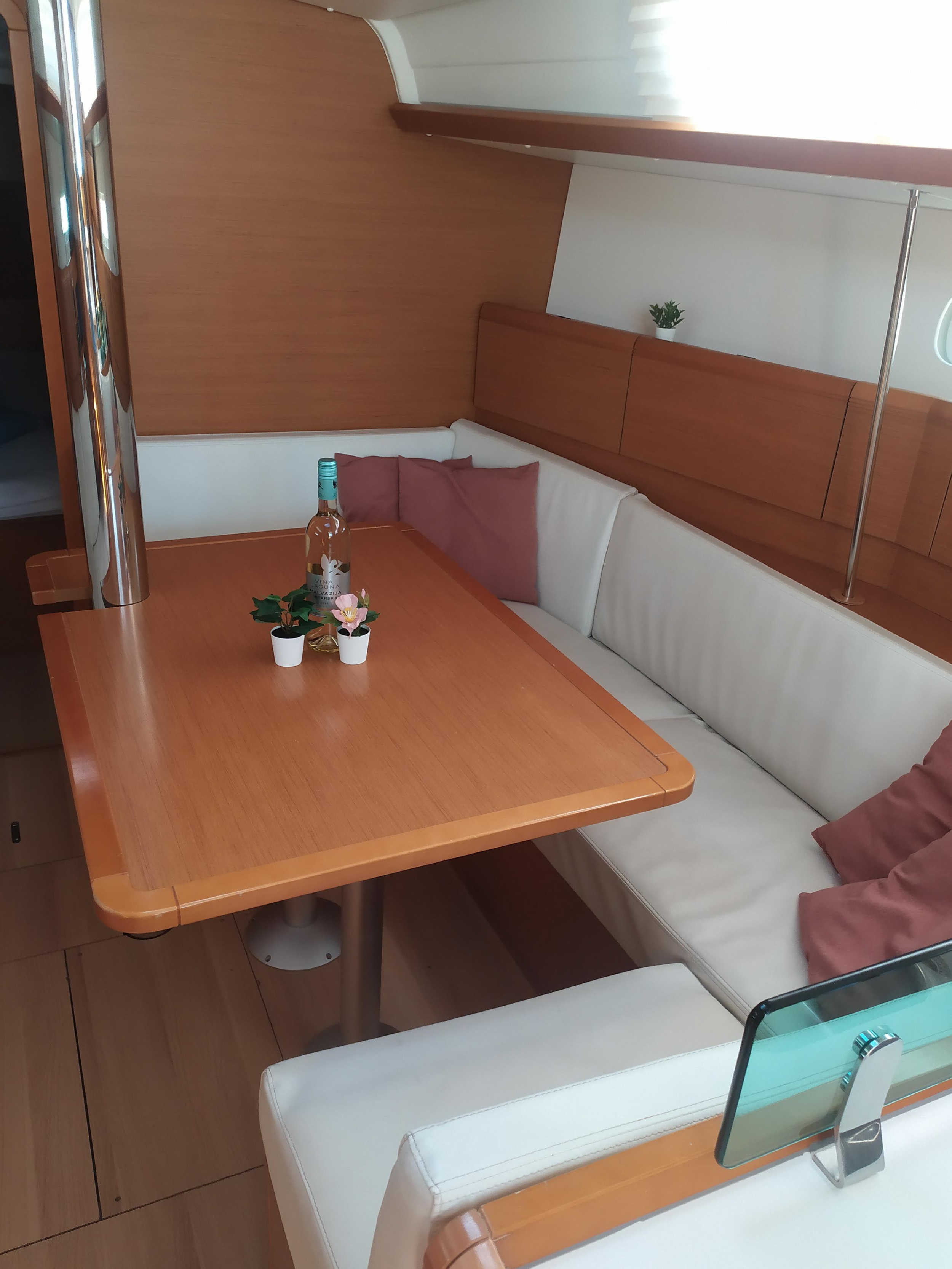 Sun Odyssey 389 — photo 9