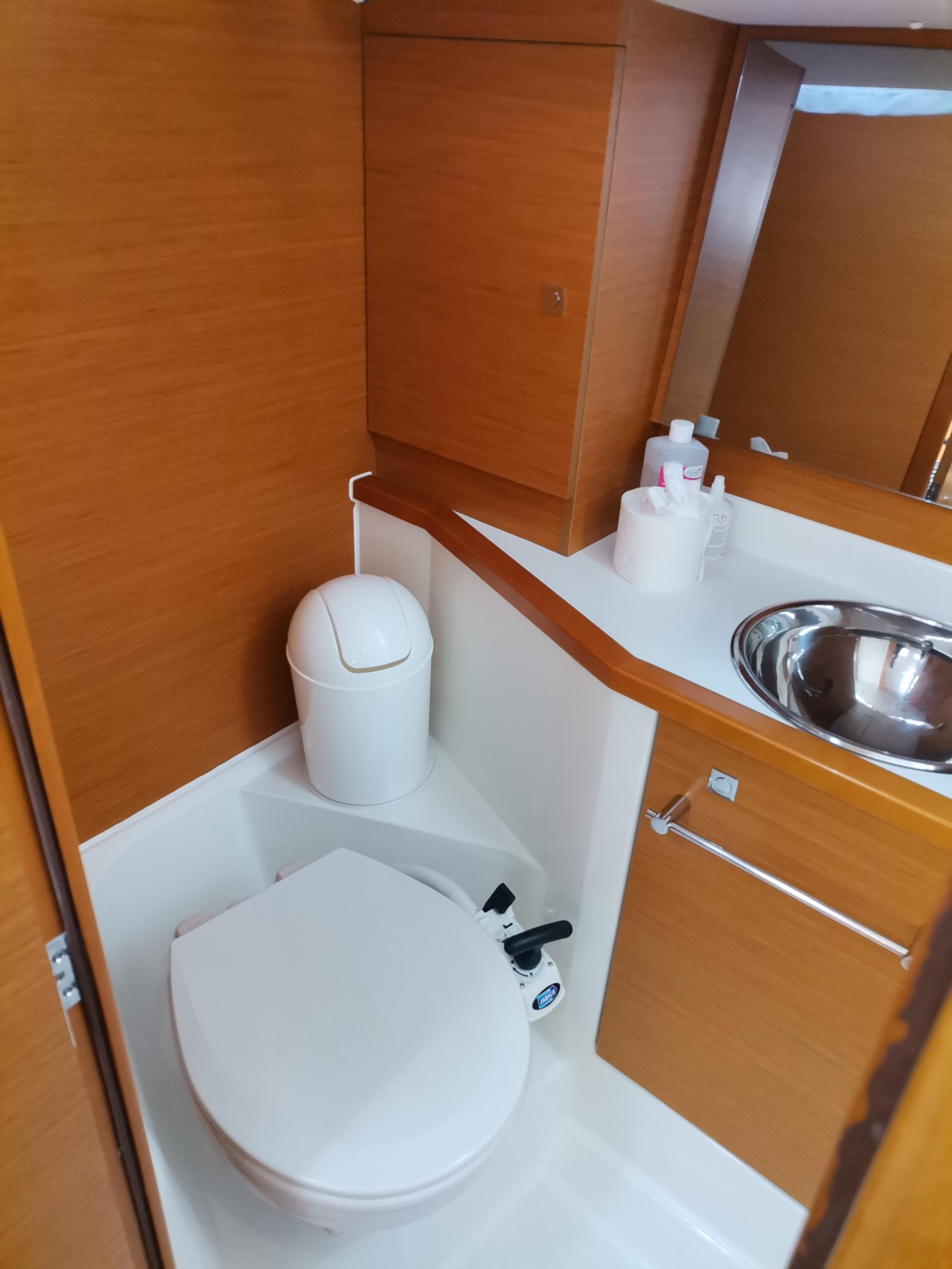 Sun Odyssey 389 — photo 14