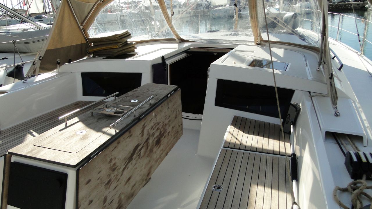 Dufour 470 - 4 + 1 cab. — photo 3