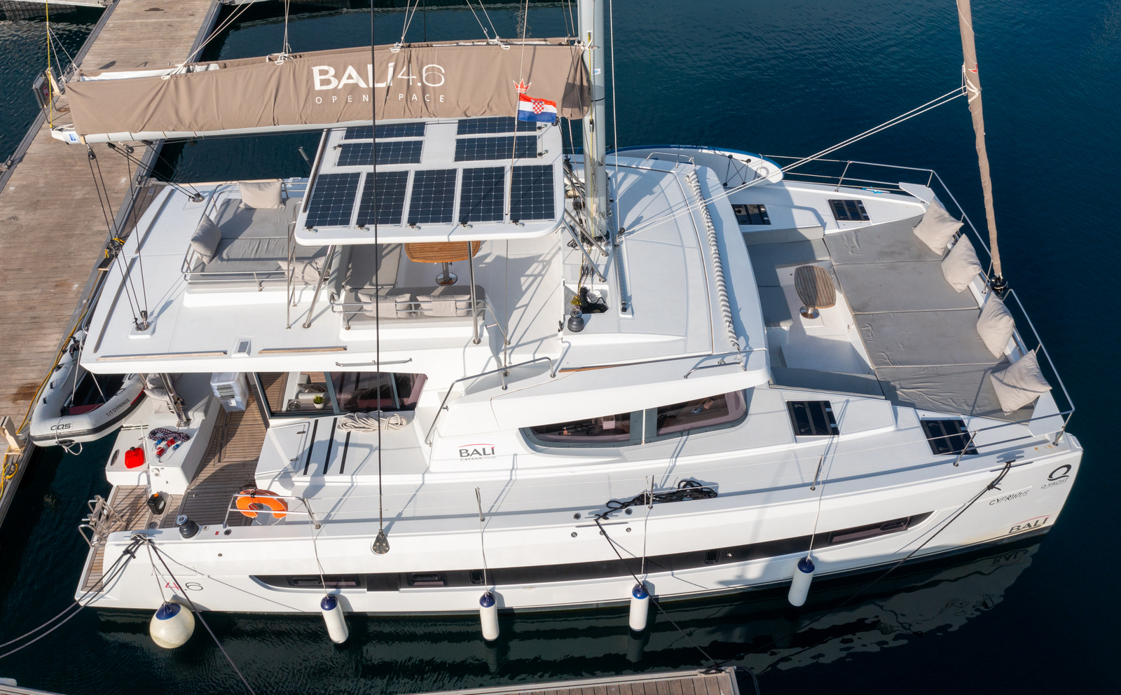 Bali 4.6 - 5 + 2 cab. — photo 2