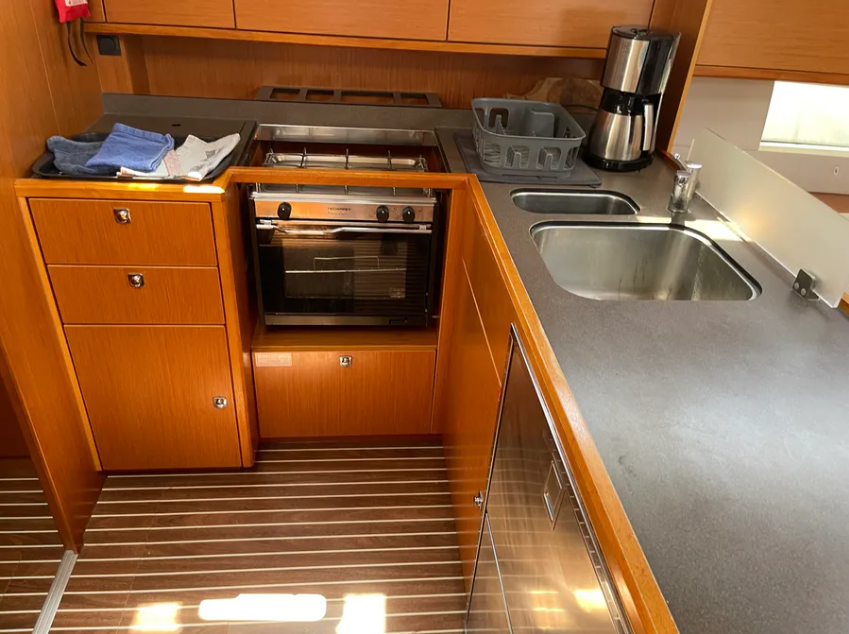 Bavaria C45 - 4 cab. — photo 6
