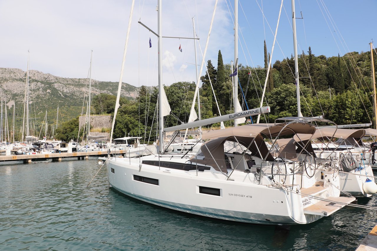Sun Odyssey 410 - 3 cab. — photo 1