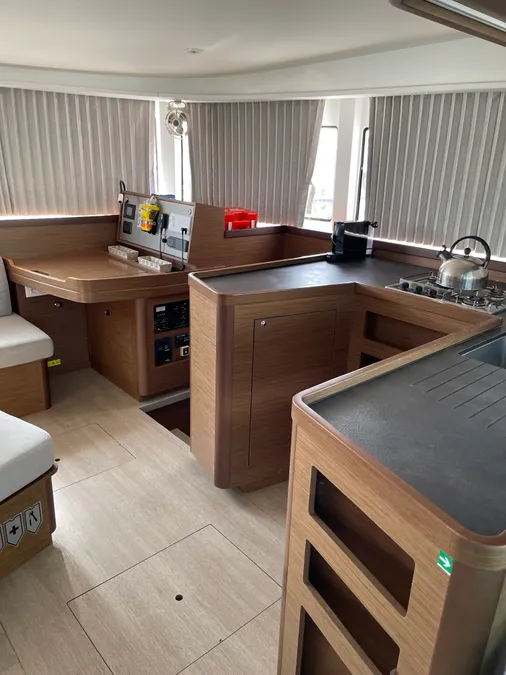 Lagoon 42 - 4 + 2 cab. — photo 9