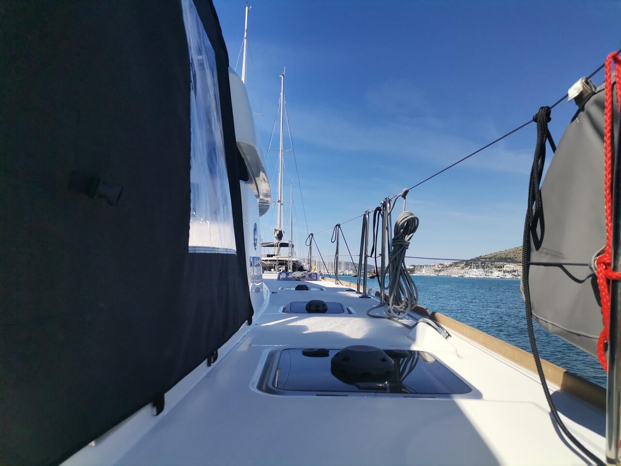 Lagoon 40 - 4 + 2 cab — photo 9