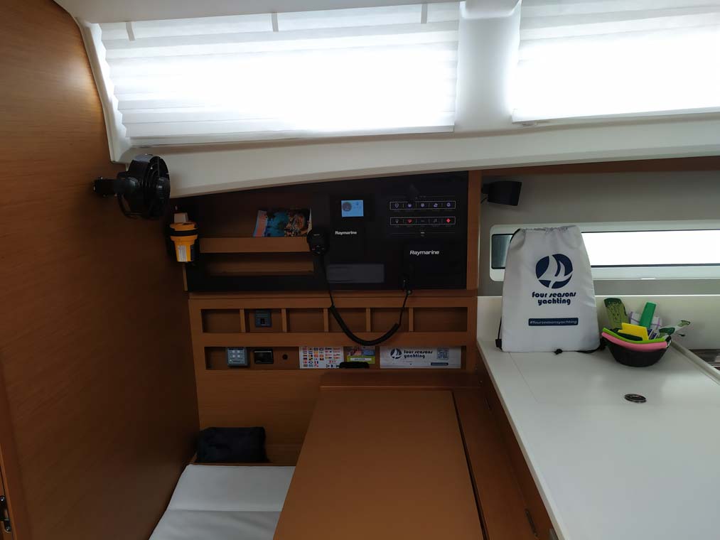 Sun Odyssey 440 - 4 cab. — photo 11