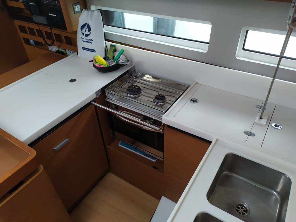 Sun Odyssey 440 - 4 cab. — photo 12