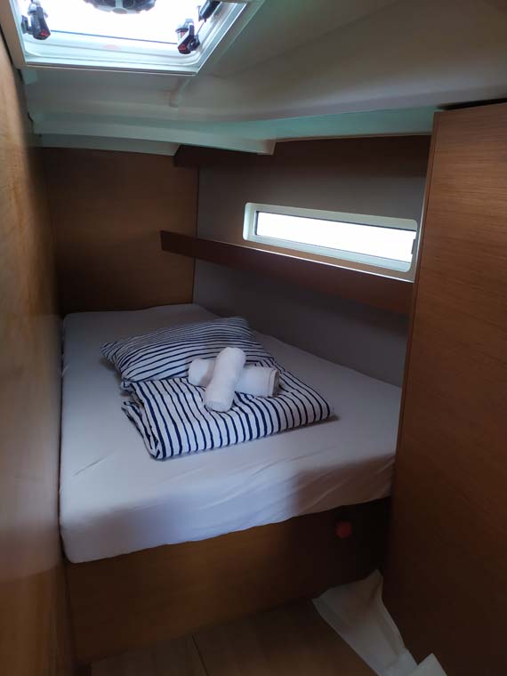 Sun Odyssey 440 - 4 cab. — photo 17