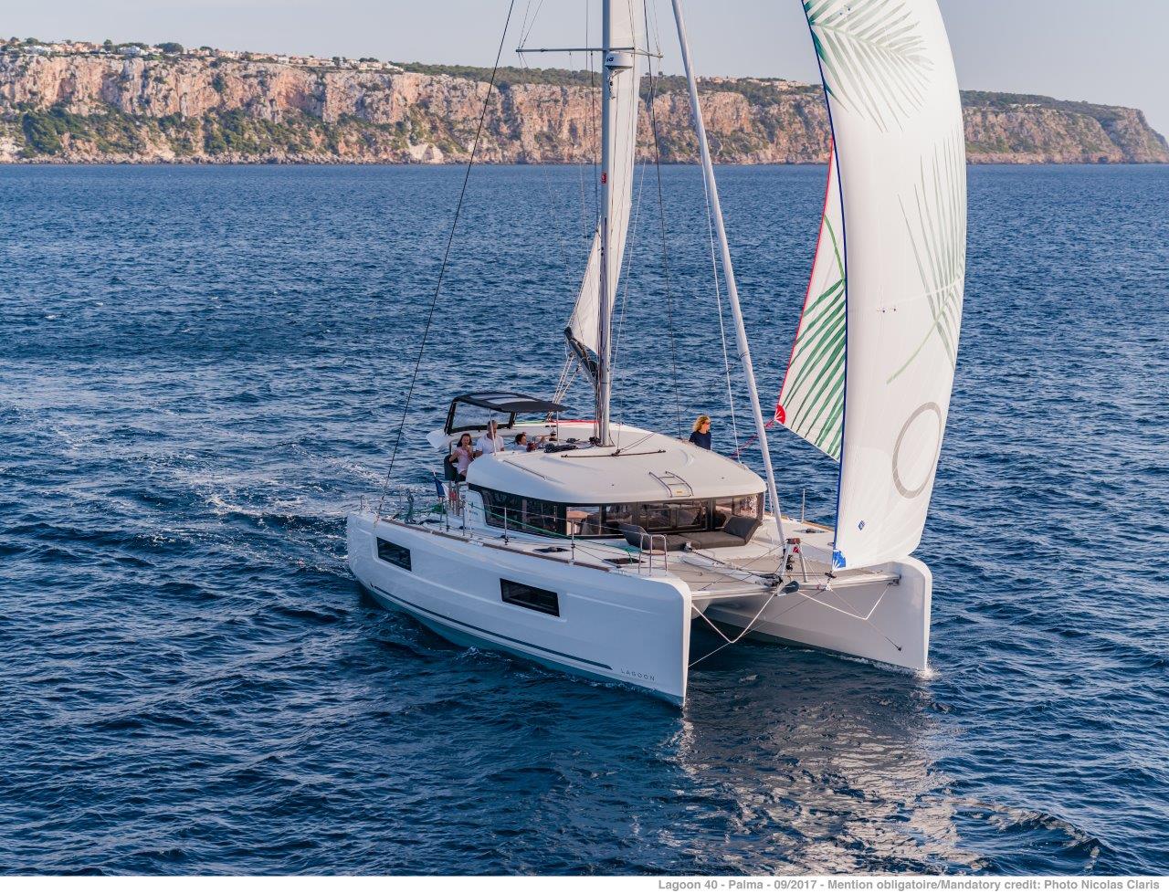 Lagoon 40 - 4 + 2 cab — photo 7