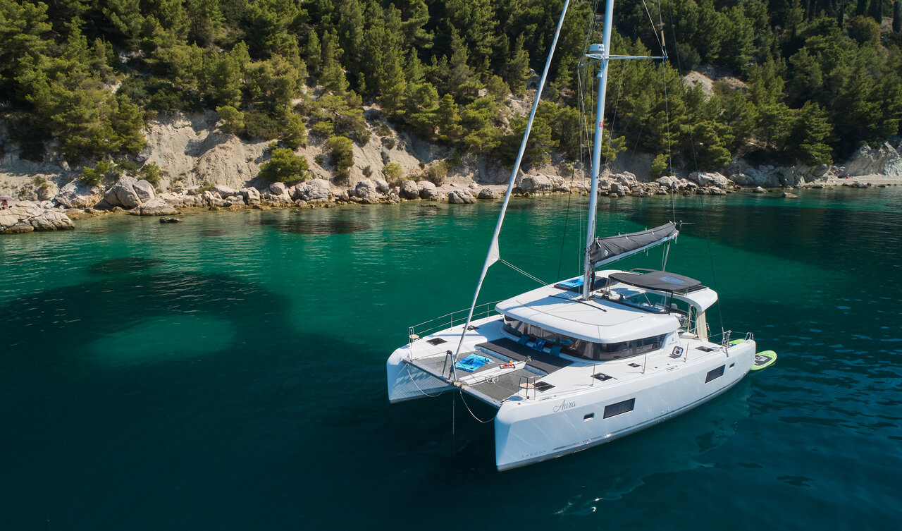 Lagoon 42 - 3 + 1 cab. — photo 3