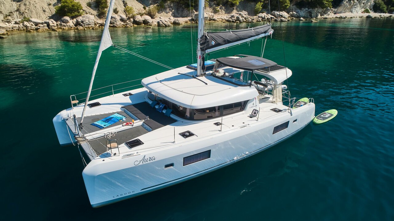Lagoon 42 - 3 + 1 cab. — photo 4