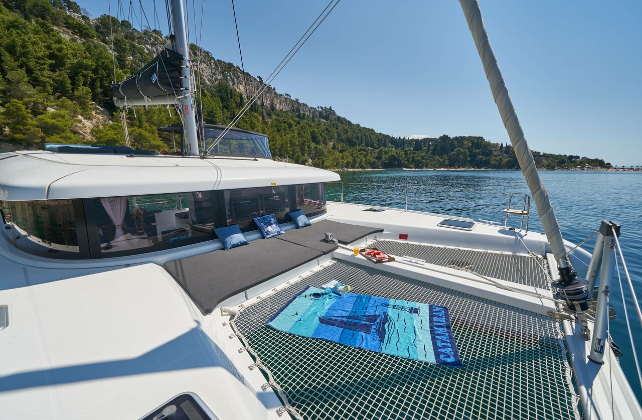 Lagoon 42 - 3 + 1 cab. — photo 8