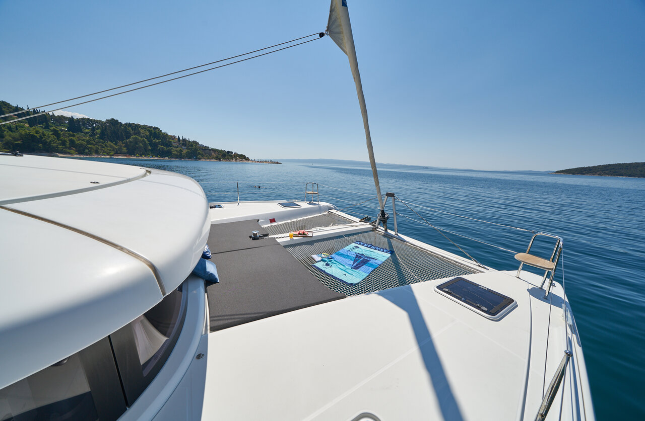 Lagoon 42 - 3 + 1 cab. — photo 9