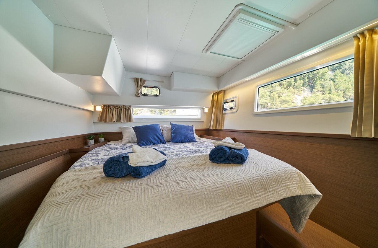 Lagoon 42 - 3 + 1 cab. — photo 22