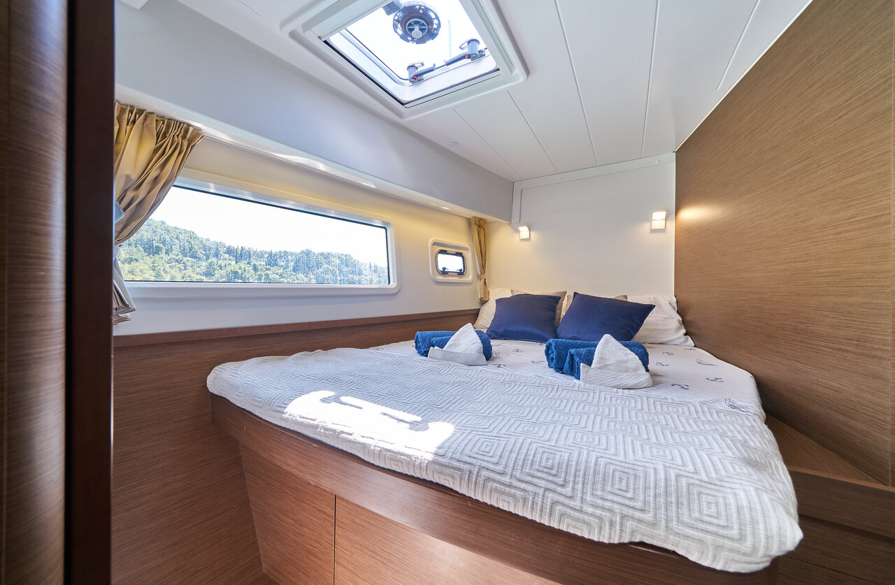 Lagoon 42 - 3 + 1 cab. — photo 24