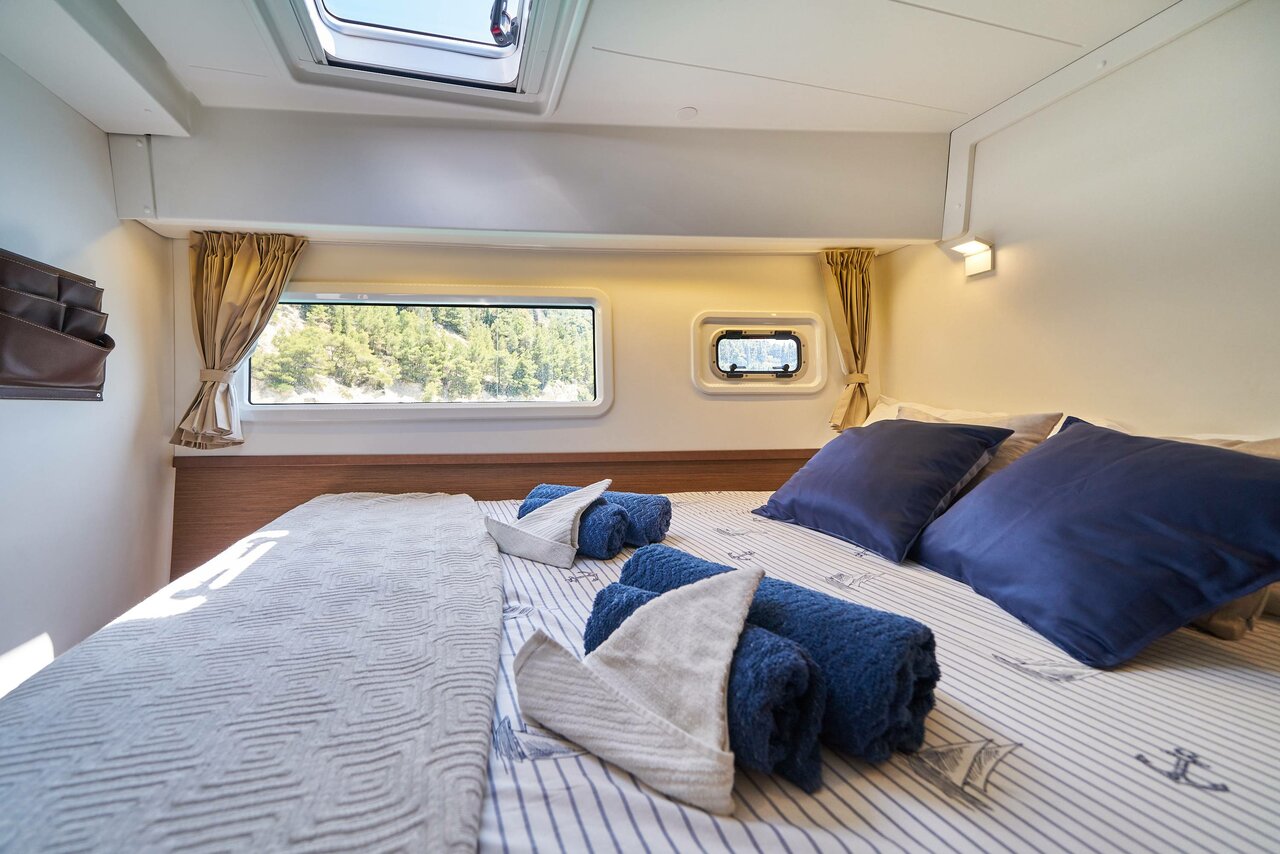 Lagoon 42 - 3 + 1 cab. — photo 25