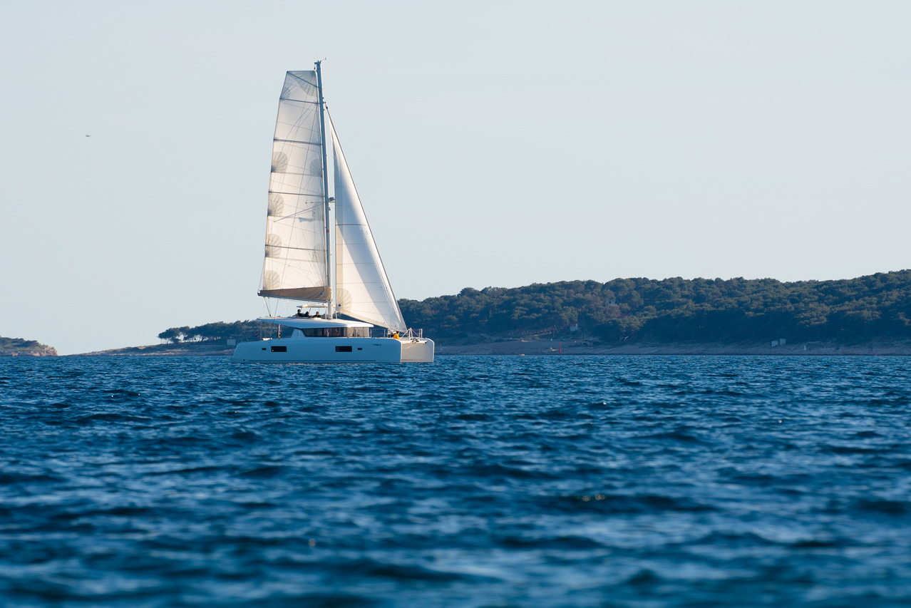 Lagoon 42 - 3 + 2 cab. — photo 1
