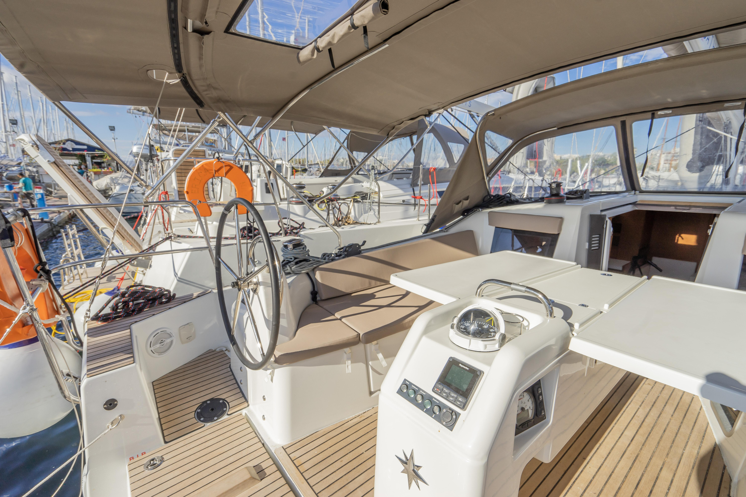 Sun Odyssey 410 - 3 cab. — photo 3