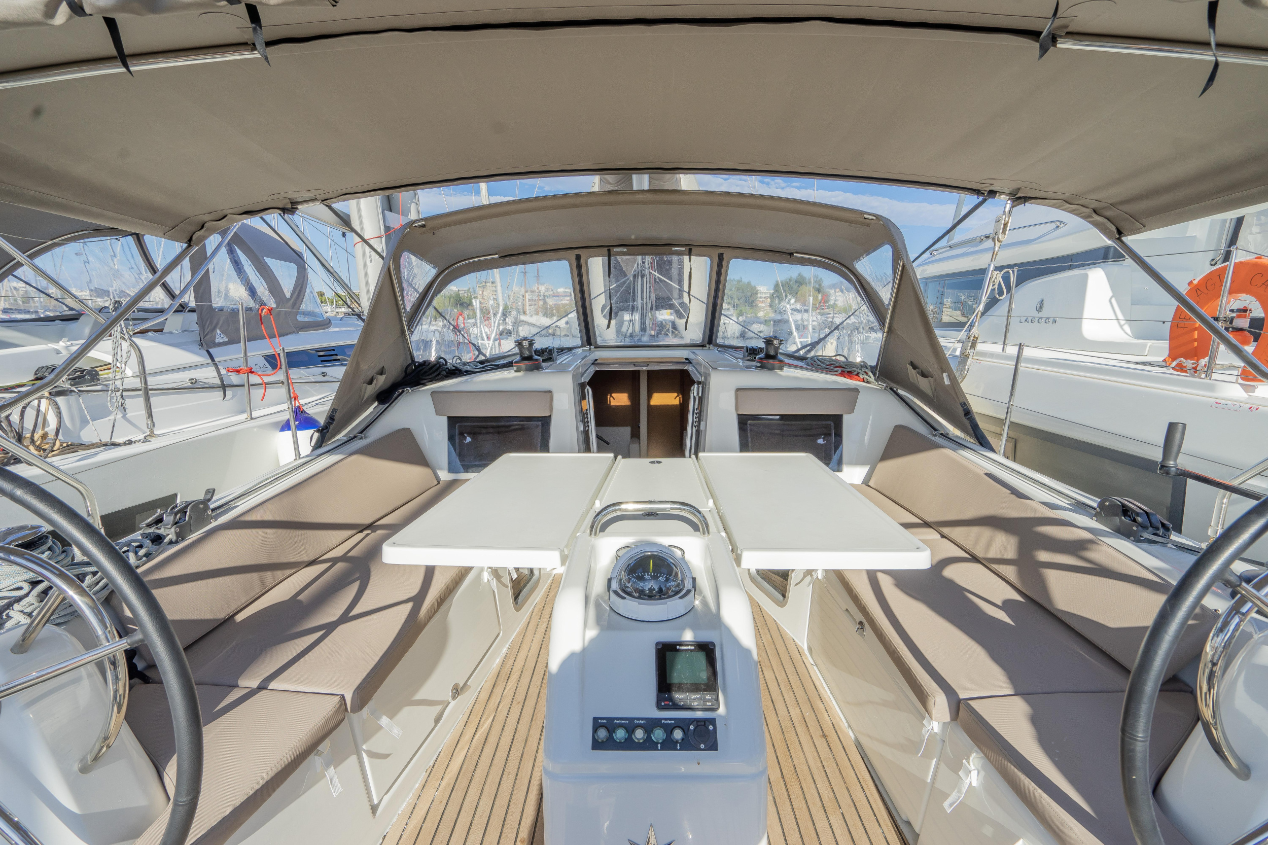 Sun Odyssey 410 - 3 cab. — photo 4