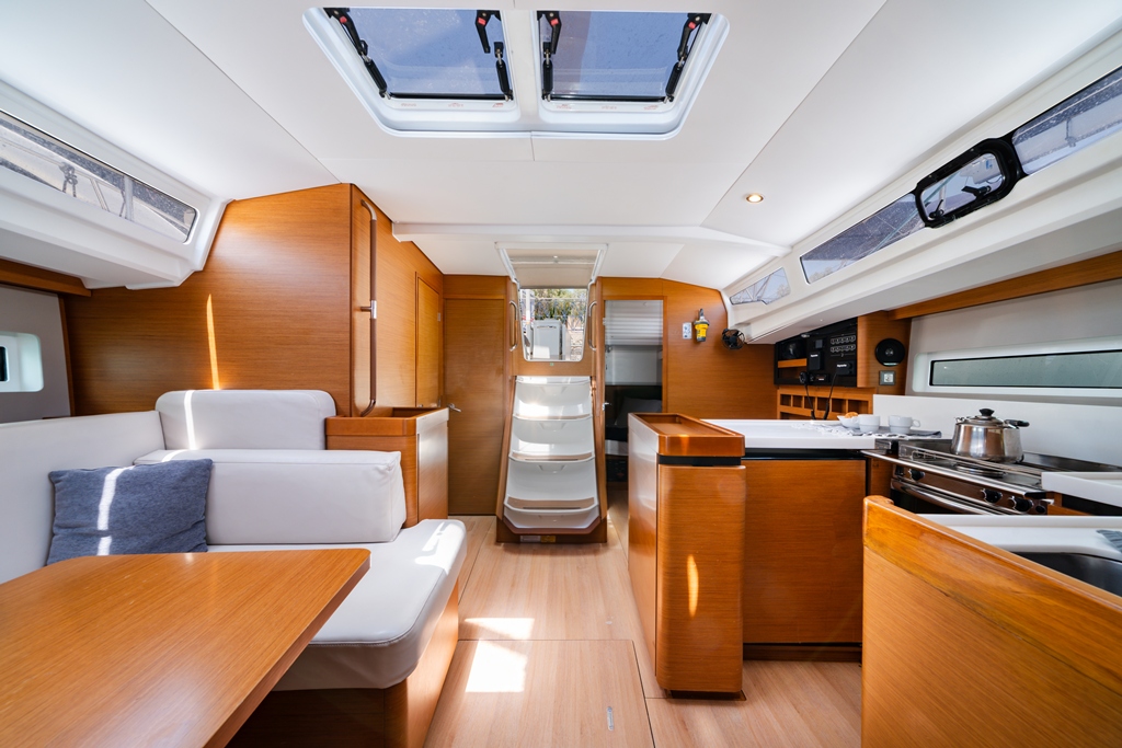 Sun Odyssey 440 - 4 cab. — photo 3