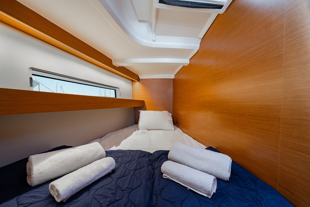 Sun Odyssey 440 - 4 cab. — photo 10