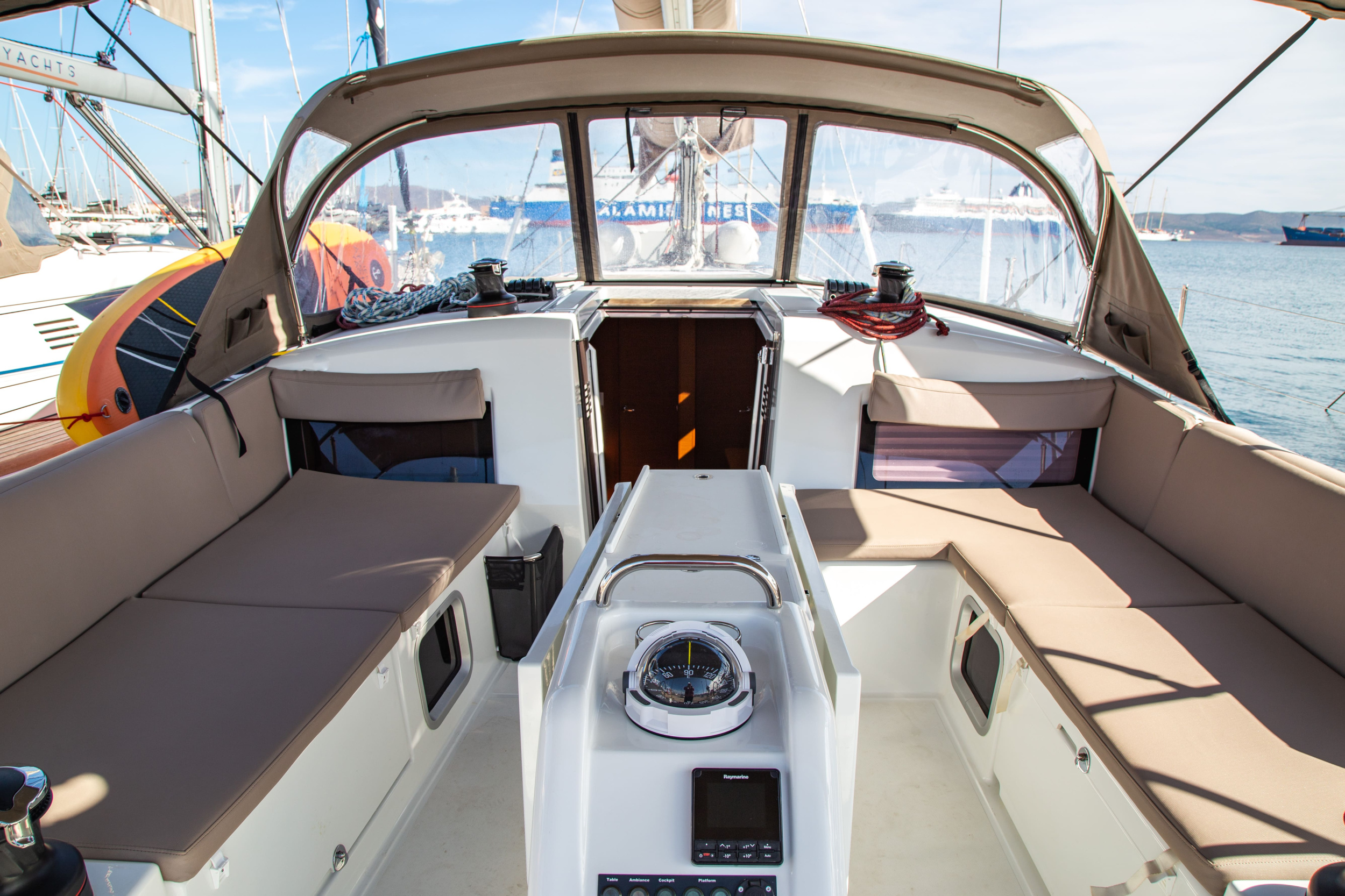Sun Odyssey 490 - 5 cab. — photo 2