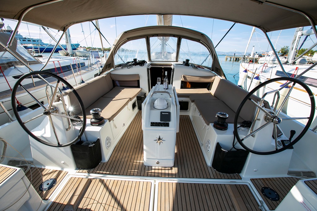 Sun Odyssey 440 - 4 cab. — photo 4