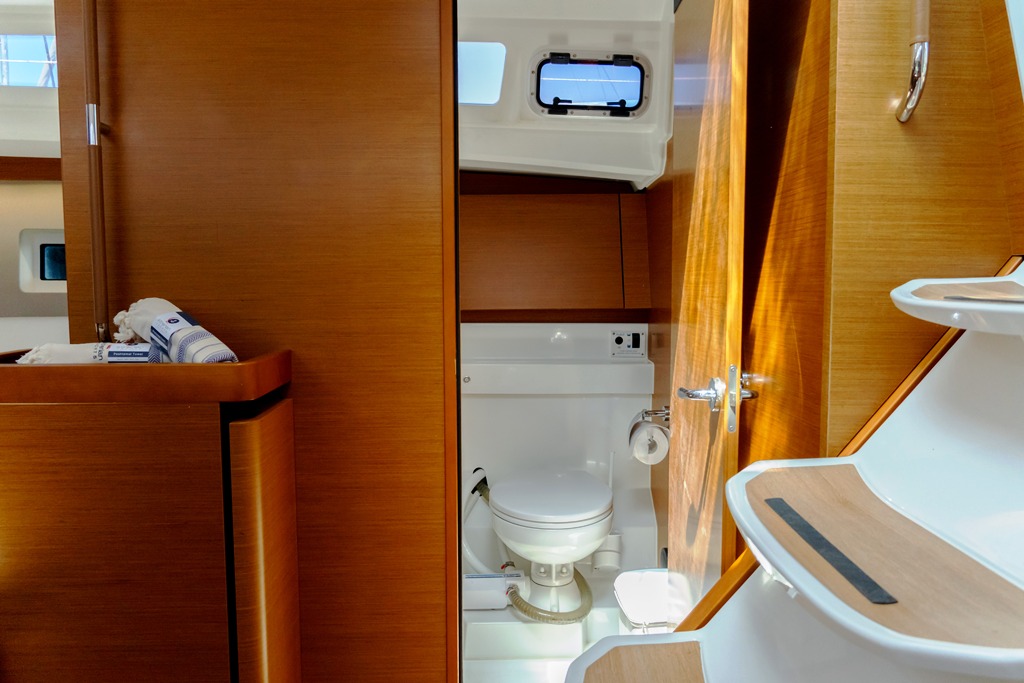 Sun Odyssey 440 - 4 cab. — photo 4