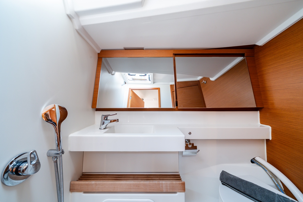 Sun Odyssey 440 - 4 cab. — photo 4