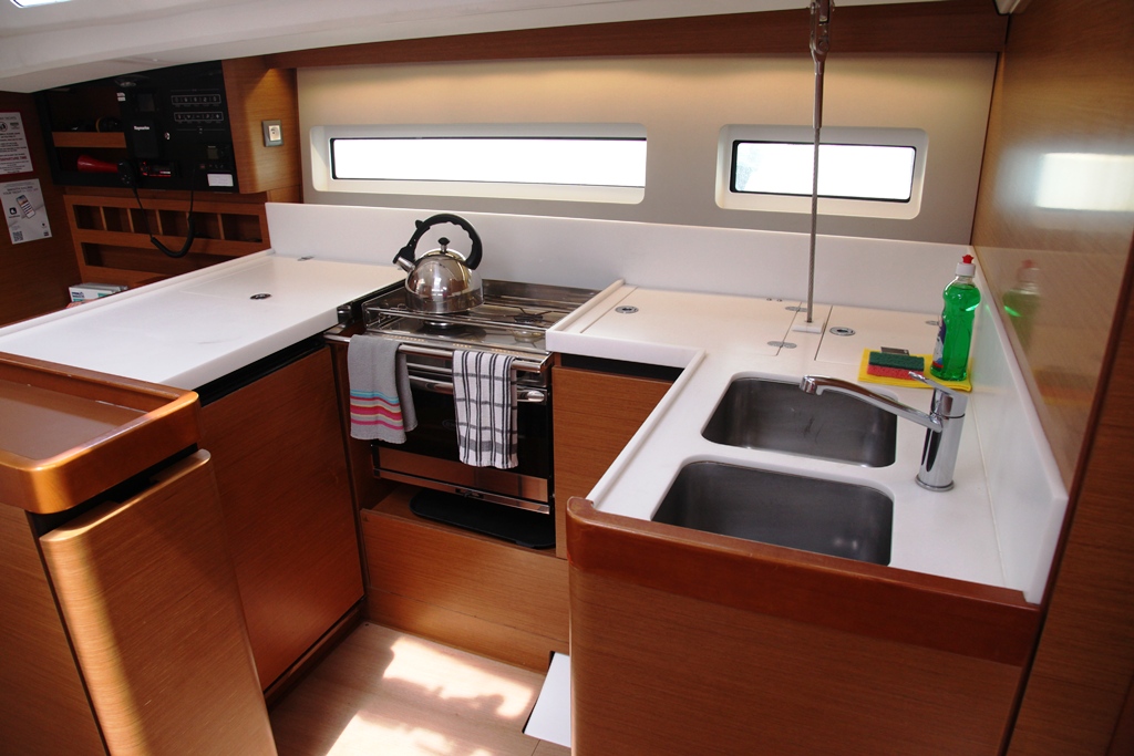 Sun Odyssey 440 - 4 cab. — photo 6