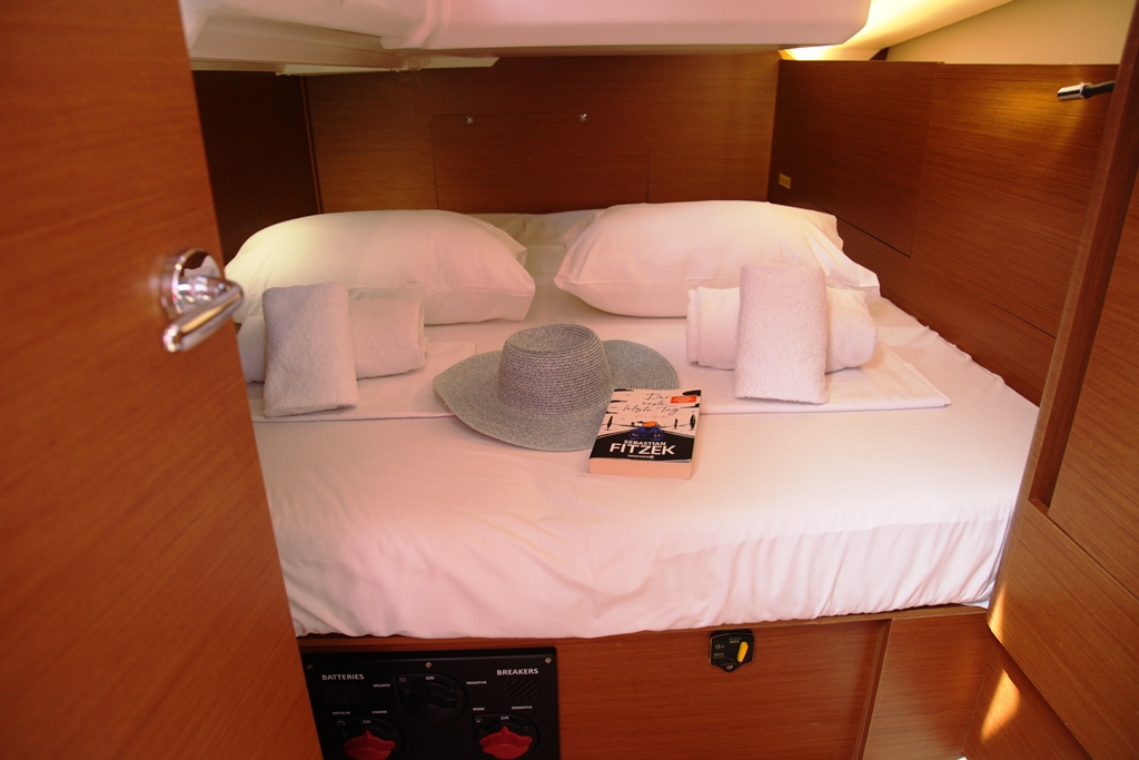 Sun Odyssey 440 - 4 cab. — photo 7