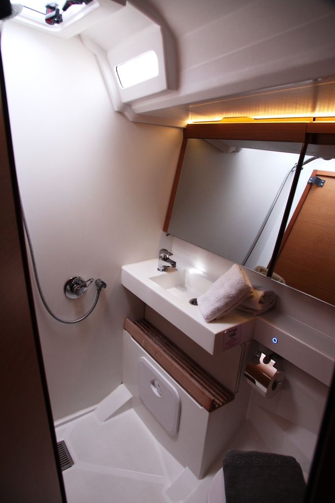 Sun Odyssey 440 - 4 cab. — photo 10