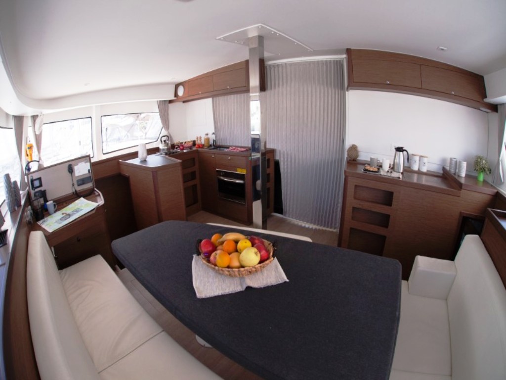 Lagoon 42 - 4 + 1 cab. — photo 9