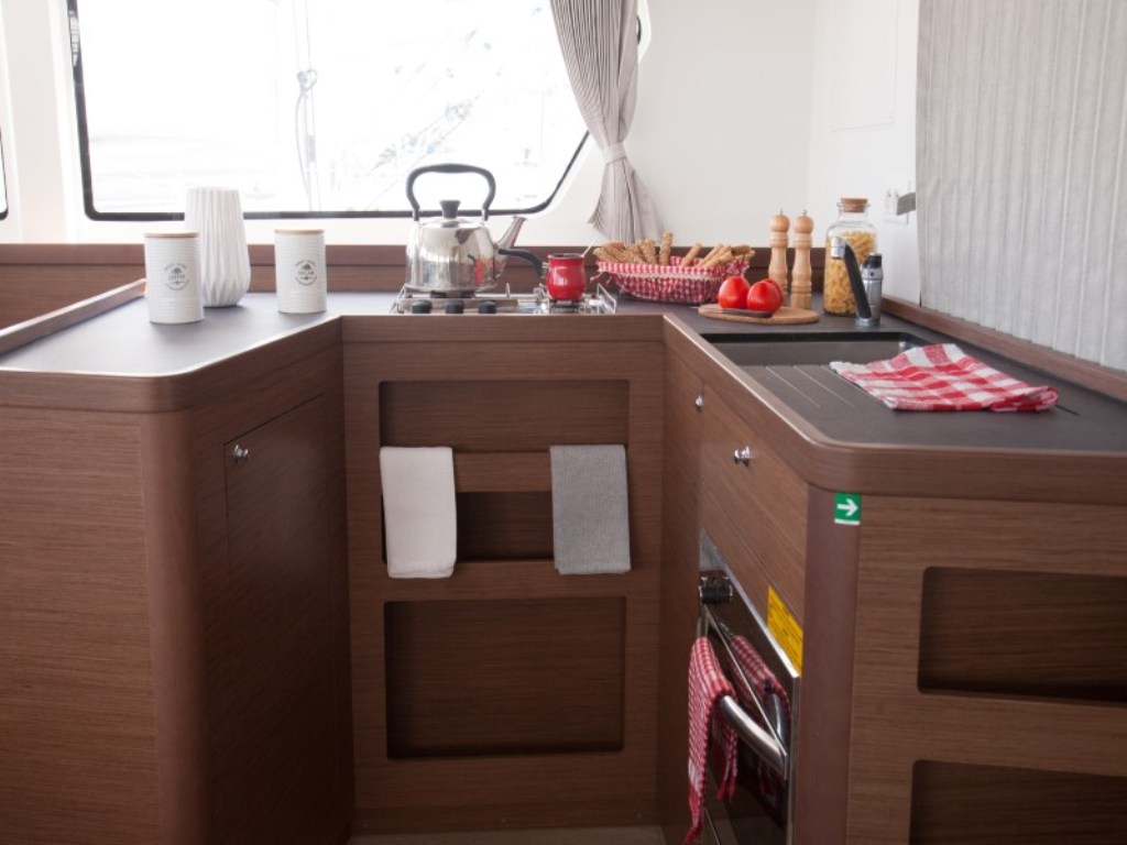 Lagoon 42 - 4 + 1 cab. — photo 11