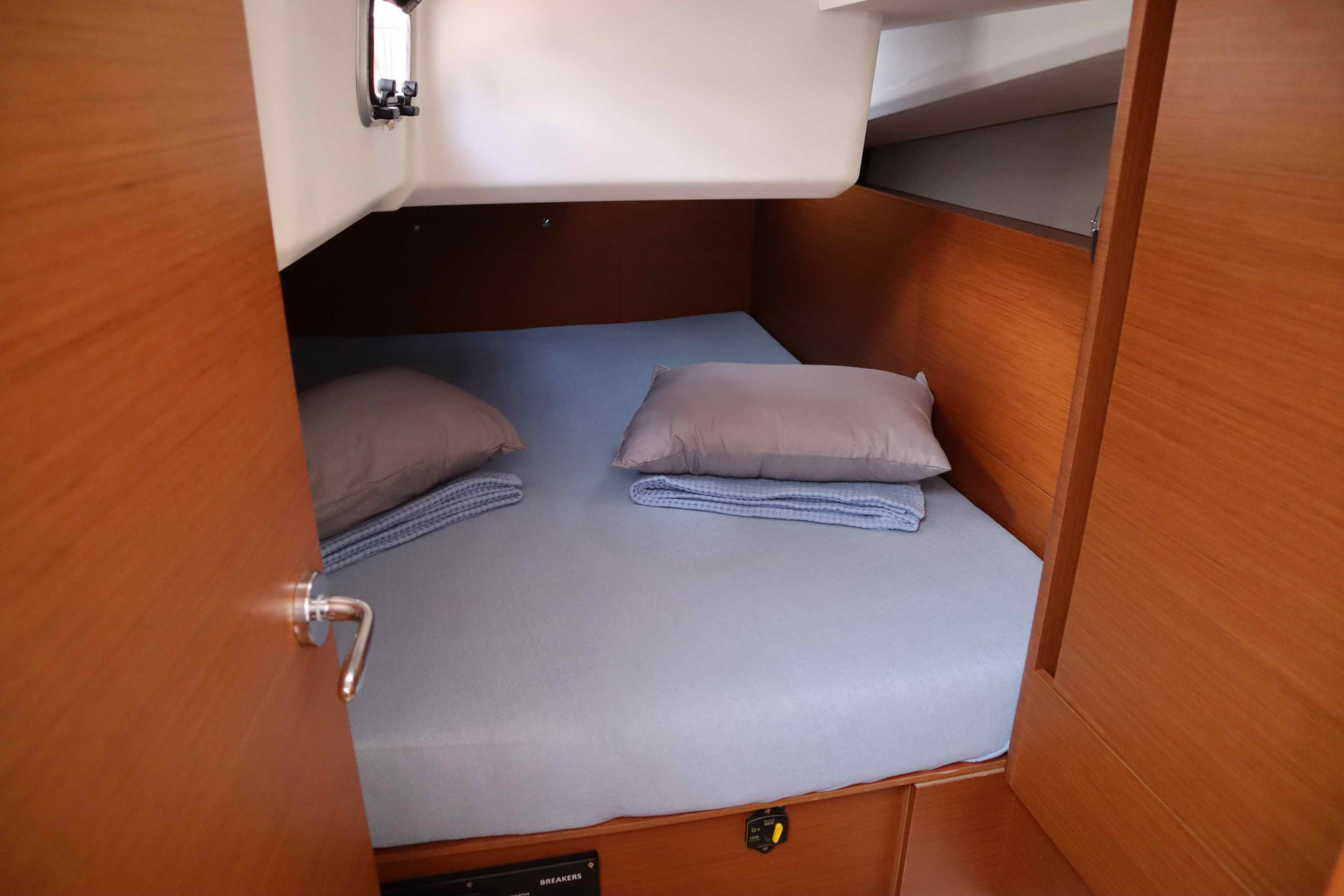 Sun Odyssey 440 - 4 cab. — photo 9
