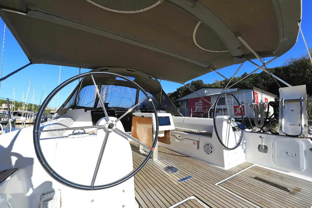 Dufour 382 GL — photo 8